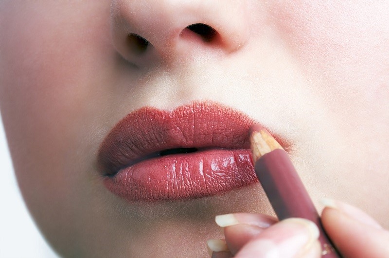 هر آنچه در مورد کانتورینگ لب نیاز است بدانید(صفر تا صد)