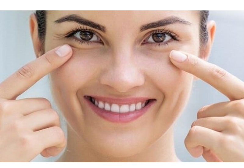 موثرترین روش ها برای درمان افتادگی پلک در خانه