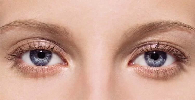 خط چشم برای پلک های افتاده