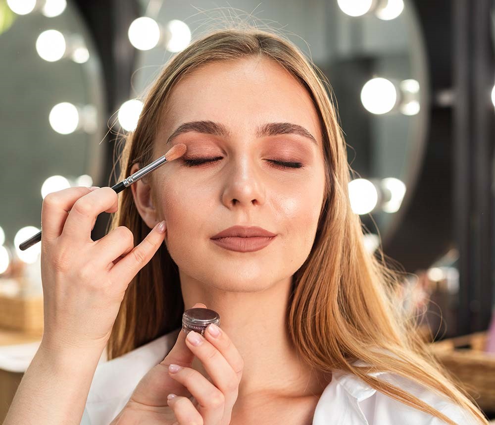 کشیدن سایه چشم