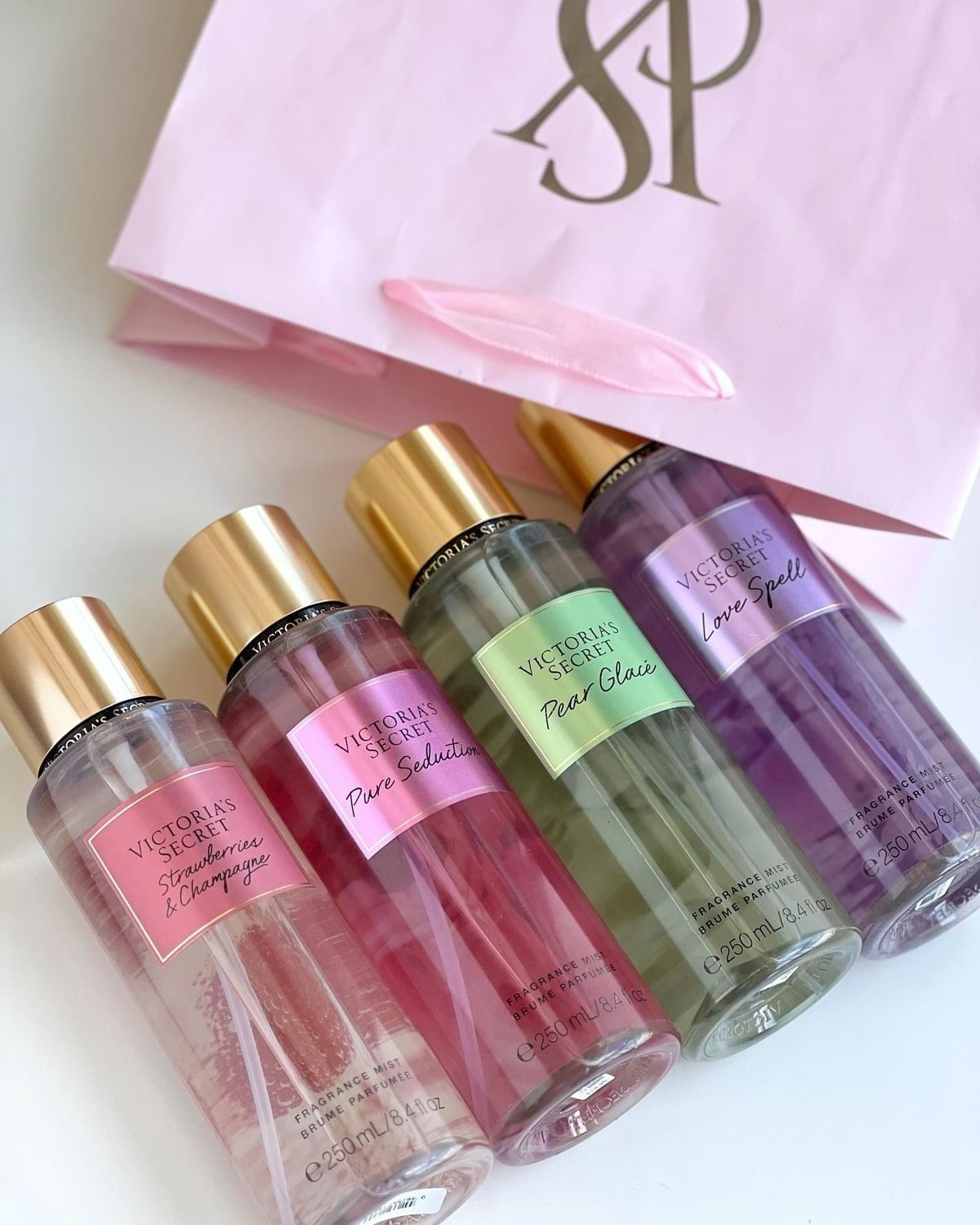 بررسی و معرفی پرفروش ترین بادی اسپلش‌ های ویکتوریا سکرت