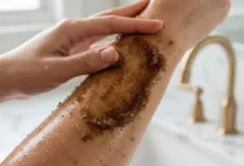 اسکراب بدن با شکر قهوه ای یک تجربه لوکس برای داشتن پوستی ابریشمی